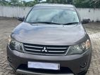 Mitsubishi Outlander SUV 2011