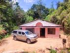 Diyatalawa මනරම් කදු වලල්ලකින් වටවු පර්චස් 185ක ඉඩම සහිත නිවස