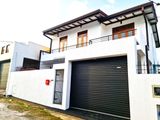 Modern 3-Bedroom House for Sale in Prime City, Athurugiriya