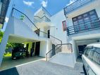 Modern 3-Storey Luxury Home in Kohuwala – 7BR | 7BA