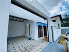 Modern 3BR House with Parking Athurugiriya