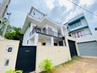 Modern 4-Bedroom House for Sale – Athurugiriya