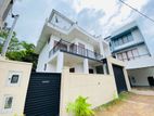 Modern 4-Bedroom House for Sale – Athurugiriya