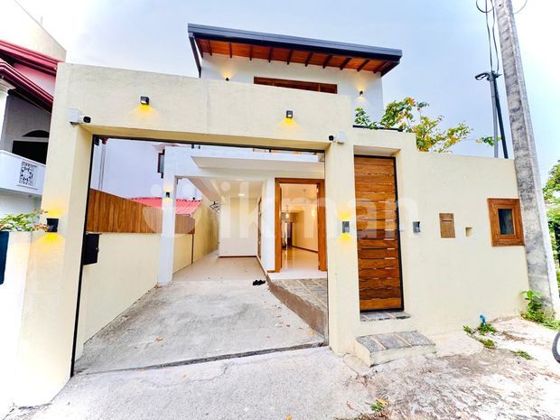 Modern 4 Bedroom House for Sale – Talawatugoda