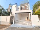 Modern 4 Bedroom Luxury House – Thalawathugoda