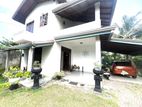 Modern 4BR Living in Ja-Ela / Kanuwana