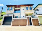 Modern 4BR Luxury Family Home with Timber Flooring -Thalawathugoda
