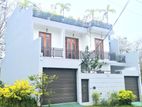 Modern 6 Bedroom House Near Highway Piliyandala