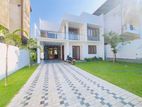 Modern Brand New Luxury House In Athurugiriya