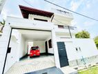 Modern Home in Gated Community – Lake Breeze, Dampe