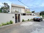 Modern House for Sale in Athurugiriya