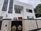 Modern House for Sale in Athurugiriya