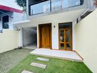 Modern House in Battaramulla – 4 Bedrooms