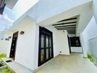 Modern House with CCTV Remote Gate – Athurugiriya