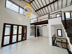 Modern, luxury home in peaceful Piliyandala