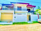 MODERN LUXURY NEW UPSTAIRS HOUSE KESBEWA