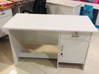 Modern Melamine White 4*2 Ft Office Table with Leg Bar