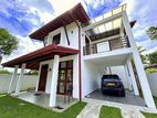 Modern New House With Spacious Garden & Parking - Boralesgamuwa Werahara