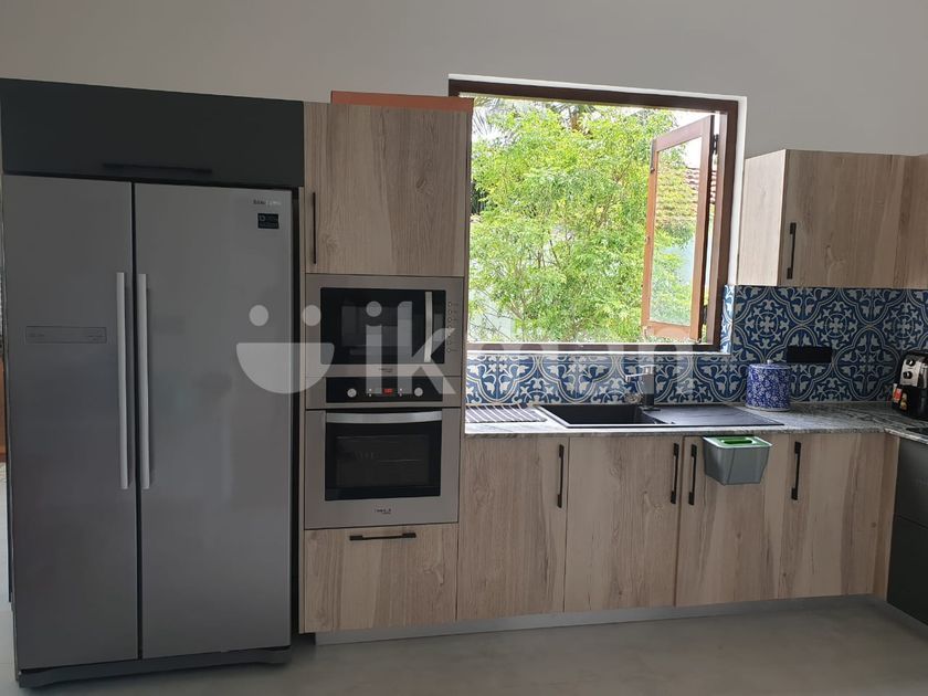 Modern semi gloss European design pantry cupboards with granite