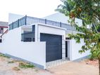 Modern Serenity Home – Athurugiriya