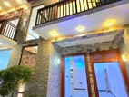 Mordern Super Quality 3 Storied House - Kahatuduwa