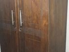 දොර දෙකේ අල්මාරියක්