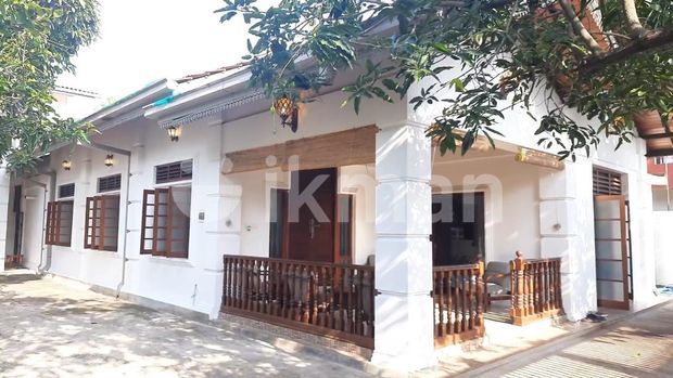 Mount Lavinia - Colonial Bungalow and House for rent, Colombo