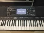 Yamaha PSR SX 700 Keyboard