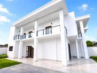 Near Galle Road - 12.7 Perches Bricks Walls Luxury House Rawatawatta