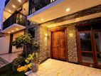 Near Highway / Luxury House For Sale in Kahatuduwa