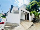 New House for Sale in Pelawatthe Lake Road Battaramulla