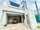 New Luxury House for Sale in Battaramulla Arukpitiya