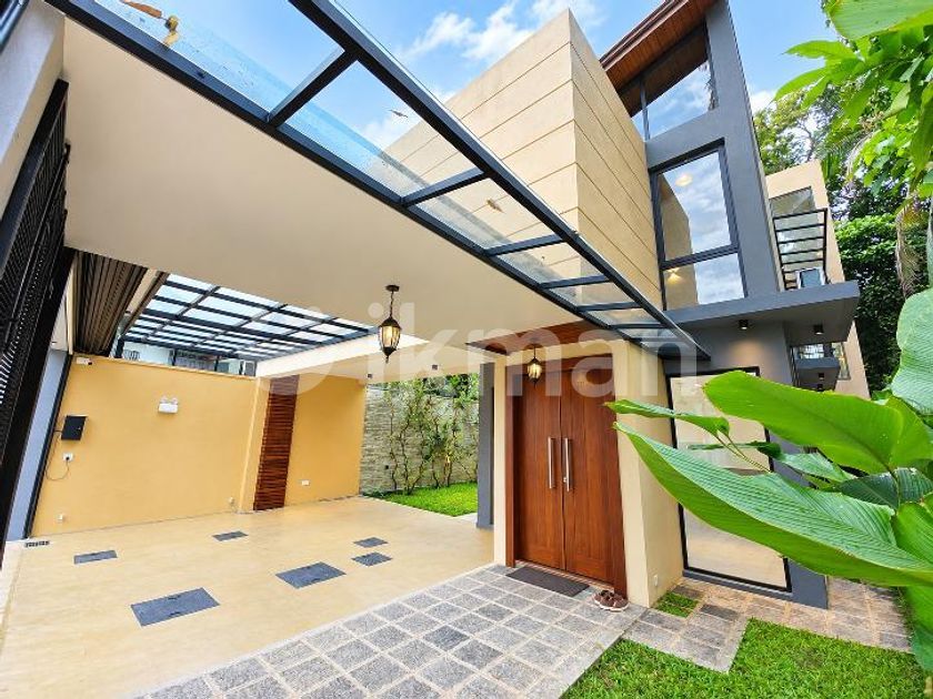 Newly Build Luxury Three Story House For Sale In Battaramulla | ikman