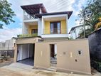 Newly Build Luxury Three Story House Malabe