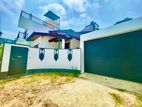 නගරාසන්නයේ පිහිටි අලුත්ම දෙමහල් නිවසක් විකිණීමට පිලියන්දල