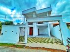 නගරාසන්නයේ පිහිටි අලුත්ම තෙමහල් ලස්සන නිවසක් විකිණීමට පිලියන්දල