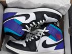 Nike Air Jordan 1 Mid Shoe