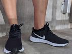 Nike Revolution 5