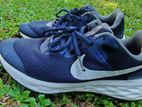 Nike Revolution 6