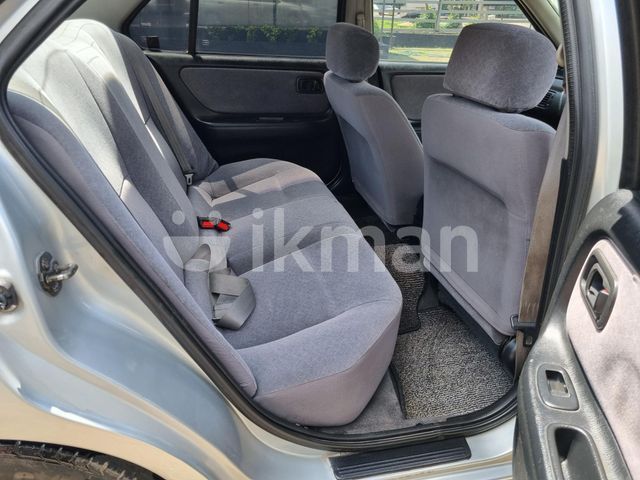 Nissan Bluebird 1996 photo 4