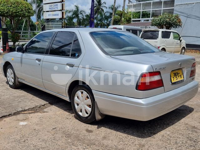 Nissan Bluebird 1996 photo 2