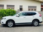 Nissan X Trail Hybrid Jeep