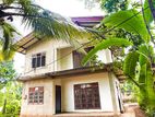 නිට්ටඹුවෙන් නුවර පාරට 800m අඩක් නිමකළ දෙමහල් නිවසක්