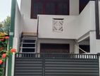 Nugegoda town 2 BR house for rent