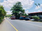 නුවර කොළඹ පාරට ඉතාම ආසන්නයෙන් බිම් කොටසක්