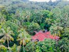 නුවර පාරට ඇවිද යන දුරින් අංගසම්පූර්ණ නිවස / RU 11325