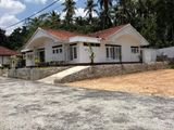 නව නුවර පාරේම පදිංචියට ගෙයක්