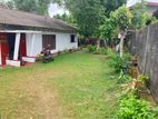Old House For Land Value - Hokandara Talawathugoda 20 Feet Rds