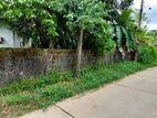 Old House with 20 Perches Land for Sale in Kelaniya