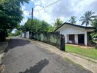 Old House with 20P Land For Sale In Homagama